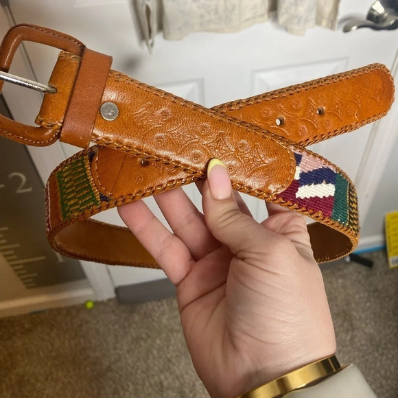 Western Style Embroidered Stamped Leather Belt Size 32 - Picture 1 of 6